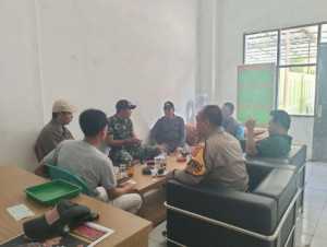 Bhabinkamtibmas dan Babinsa Bersinergi Jaga Keamanan Warga Desa Warung Menteng.
