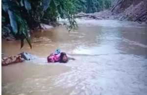 Viral! Aksi Heroik Bidan Berenang Seberangi Sungai untuk Obati Pasien