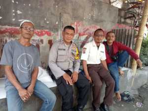 Bhabinkamtibmas Polsek Ciawi Sambangi Tokoh Masyarakat, Ajak Warga Jaga Kamtibmas.