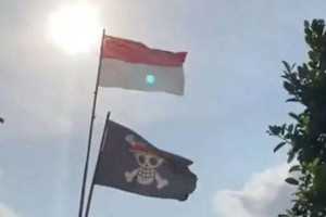 Protes Kenaikan PBB, Warga Pati Kibarkan Bendera One Piece