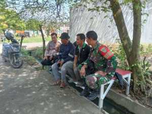 Perkuat Sinergi TNI-POLRI, Bhabinkamtibmas Polsek Jonggol Sambangi Warga di Desa Sukamanah