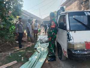 Bhabinkamtibmas dan Babinsa Cileungsi Turun ke Lapangan, Dukung Kerja Bakti Warga