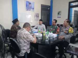Bhabinkamtibmas Polsek Ciampea Bersinergi dengan Babinsa, Sambangi Warga Desa Bojongrangkas untuk Tingkatkan Kamtibmas