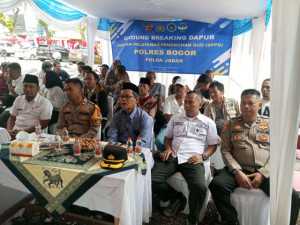 Kapolsek Citeureup Bersama Forkopimcam dan Tokoh Masyarakat Ikuti Zoom Meeting Ground Breaking Dapur SPPG Polres Bogor
