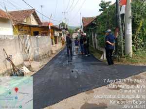 Pemdes Ciaruteun Ilir Realisasi Hotmix Jalan Desa, TPT Dan Rehabilitasi Kantor Desa Sumber Anggaran Bankue. Samisade TA 2025
