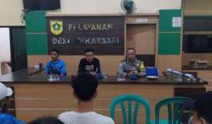 Bhabinkamtibmas Desa Mekarsari Polsek Rumpin Sambang Warga dan Beri Himbauan Kamtibmas, Dukung Persiapan Tim Sepak Bola Camat Cup