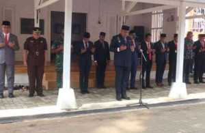 Rudy Susmanto Bersama Jaro Ade Melakukan Kirab Bendera Pusaka Merah Putih di Desa Malasari, Nanggung