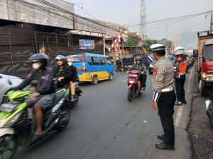 Cegah Kemacetan dan Kecelakaan, Polsek Ciampea Polres Bogor Intensifkan Gatur Lalin Pagi