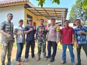Bhabinkamtibmas Polsek Parung Bersinergi dengan TNI Jalin Kedekatan dengan Masyarakat Desa Binaan