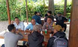 Jaga Kondusifitas, Bhabinkamtibmas Cisarua Aktif Sambang dan Edukasi Warga Desa Cibeureum