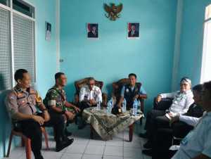 Sinergitas TNI-POLRI, Polsek Cijeruk dan Babinsa Tingkatkan Kewaspadaan Warga Desa Ciburuy