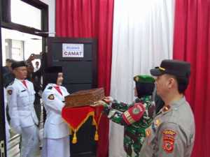 Polsek Dramaga Bersama Forkompimcam Kecamatan Dramaga Hadir Dalam Kegiatan Penerimaan Bendera Pusaka (Sang Saka Merah Putih) Kabupaten Bogor Dari Kecamatan Cibungbulang Di Kecamatan Dramaga.
