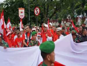 Momen Gerakan Ekonomi Masyarakat, Rudy Susmanto Mendadak Minta Maaf Saat Kirab Merah Putih