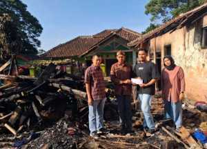 Anggota DPRD Kabupaten dan DPR RI Salurkan Bantuan untuk Korban Kebakaran di Sukaraja