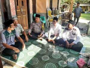 Berikan Himbauan Kamtibmas, Bhabinkamtibmas Desa. Mekarsari Polsek Rumpin Barat Melaksanakan Giat Sambang Warga dalam rangka Jum,at Curhat