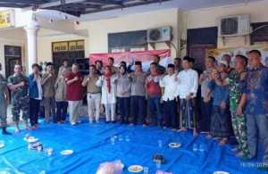 Polsek Jasinga Polres Bogor Bersama Lemdiklat Polri Dalam Jum'at Curhat Dan Jum'at Berkah Ajak Warga Makan Bersama