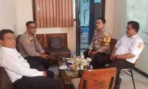 Bhabinkamtibmas Polsek Parung Sambangi Kantor Desa Jabon Mekar, Ajak Warga Perkuat Kamtibmas