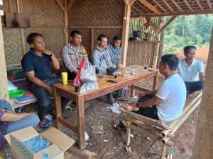 Bhabinkamtibmas Polsek Tanjungsari Perkuat Silaturahmi Lewat Sambang Warga di Desa Sukarasa