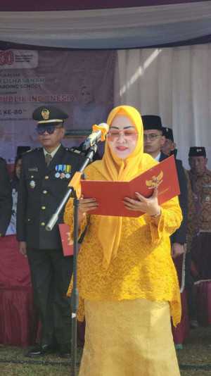 Rika Yulistina Komisi IV Anggota DPRD Kab. Sukabumi Hadiri Peringatan HUT ke-80 RI di Warungkiara, Dapat Kehormatan Bacakan Teks Proklamasi
