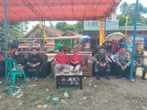 Bersama Babinsa, Bhabinkamtibmas Cileungsi Sambangi Warga di Peringatan HUT RI ke-80