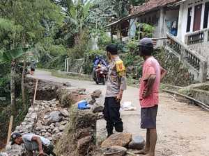 Bhabinkamtibmas Wilayah Hukum Polsek Dramaga Beri Himbauan Ajak Jaga Kondusifitas Cegah Gangguan Kamtibmas