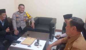 Bhabinkamtibmas Desa Sukajadi Sambangi Pemerintah Desa, Sampaikan Pesan Kamtibmas