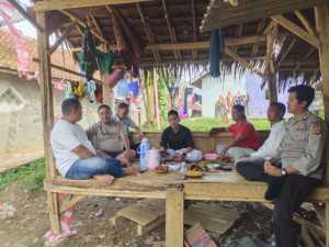 Bhabinkamtibmas Polsek Leuwiliang Sambangi Warga Demi Harkamtibmas di Wilayah
