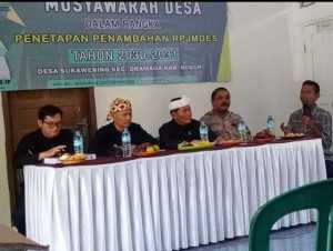 Bhabinkamtibmas Desa Sukawening Dramaga Hadiri Musdes Penetapan RPJMDes Tambahan Dua Tahun, Ajak Warga Jaga Kondusifitas dan Cegah Gangguan Kamtibmas