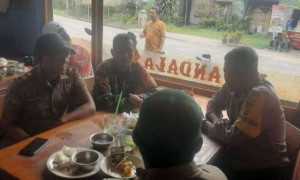 Cegah Tawuran dan Gangster, Bhabinkamtibmas Parung Bersama Babinsa Gelar Sosialisasi Jam Malam