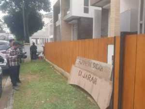 Pelaku Penjarahan Rumah Diduga Milik Nafa Urbach Berbadan Tegap