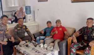 Sinergitas TNI-POLRI, Polsek Cijeruk dan Babinsa Sambangi Warga Desa Cigombong