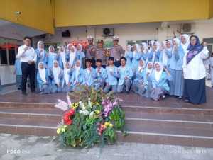 Kapolsek Citeureup Jadi Inspektur Upacara di Sekolah, Sampaikan Penyuluhan Anak dan Remaja