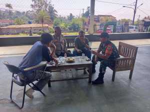 Sinergitas TNI-POLRI, Bhabinkamtibmas Polsek Cijeruk Sambang Warga di Desa Cisalada