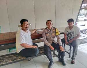 Bhabinkamtibmas Polsek Cisarua Laksanakan Sambang Warga, Wujudkan Kamtibmas Kondusif di Desa Citeko