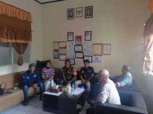 Bhabinkamtibmas Polsek Cijeruk Bersama Babinsa Sambang Warga di Desa Ciburayut