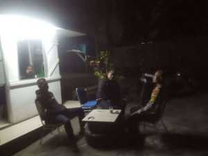 Bhabinkamtibmas Polsek Cisarua Cek Pos Keamanan Lingkungan Dan Siskamling Warga