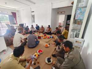 Kapolsek Dramaga Bersama Forkompincam Kecamatan Dramaga Laksanakan Door To Door Program Jumat Curhat