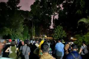 Warga Antusias Jajal Sensasi Wisata Malam Ragunan