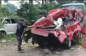 Travel Tabrak Truk di Tol Cipularang, 1 Penumpang Tewas