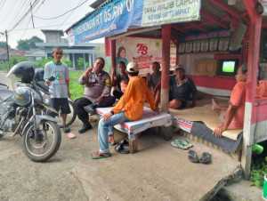 Bhabinkamtibmas Laksanakan Tingkatkan Keamanan Lewat Patroli Dialogis ke Wilayah Desa Binaan Ajak Jaga Kamtibmas Yang Kondusif