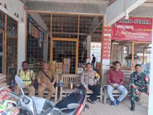 Bhabinkamtibmas dan Babinsa Sambang Warga Desa Cilaku, Beri Imbauan kamtibmas dan Antisipasi Bencana Alam