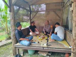 Bhabinkamtibmas Polsek Cijeruk Polres Bogor Sambang Warga, Perkuat Kedekatan Polri Dengan Masyarakat