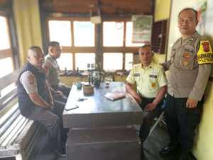 Bhabinkamtibmas Polsek Cisarua Laksanakan Giat Sambang, Ciptakan Kamtibmas Kondusif di Desa Tugu Selatan