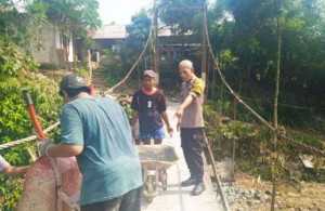 Bhabinkamtibmas Desa Gobang Sambangi Warga, Berikan Himbauan Kamtibmas Untuk Ciptakan Situasi Aman Dan Kondusif