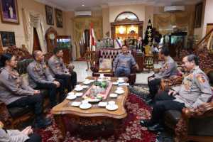 Jajaran Divhumas Polri Laksanakan Anjangsana ke Jend. Pol (Purn) Da'i Bachtiar