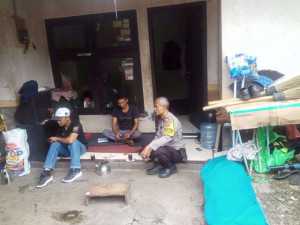 Bhabinkamtibmas Kelurahan Cisarua Aiptu Saepul M. Berikan Himbauan Kamtibmas Kepada Warga