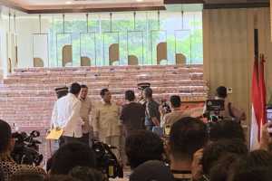 Prabowo di Tengah Tumpukan Uang Rp 13 Triliun Sitaan Kasus CPO