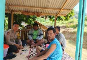 Bhabinkamtibmas Polsek Cigudeg Sambang Warga dalam Rangka Harkamtibmas di Wilayah