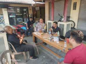 Bhabinkamtibmas Polsek Cileungsi Melaksanakan Kegiatan Cooling System, Ajak Warga Jaga Kondusifitas dan Cegah Gangguan Kamtibmas