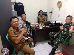 Sinergitas TNI-POLRI Bhabinkamtibmas dan Babinsa Polsek Leuwiliang Sambang Warga dalam Rangka Harkamtibmas di Wilayah